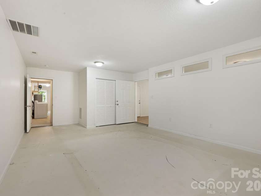 207 Christina Court, Asheville, NC 28806.  MLS# CAR4330846, YatesRealty ID 9023. Flex Space