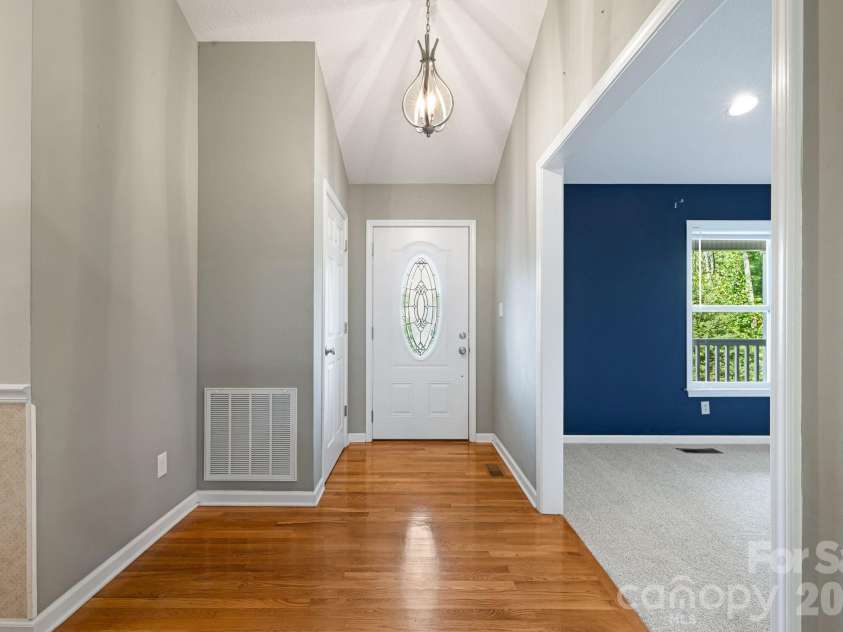 207 Christina Court, Asheville, NC 28806.  MLS# CAR4330846, YatesRealty ID 9023. Gracious Entry