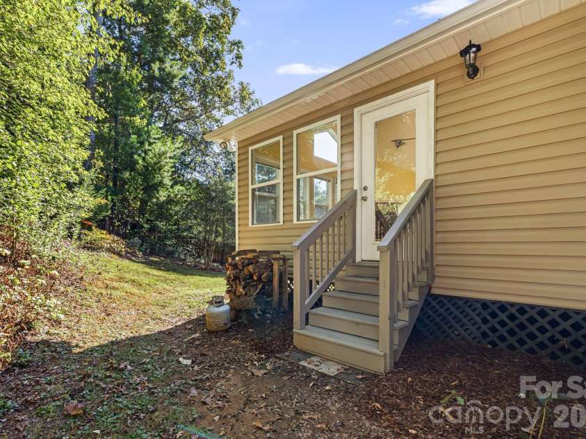 207 Christina Court, Asheville, NC 28806.  MLS# CAR4330846, YatesRealty ID 9023. Side Entry
