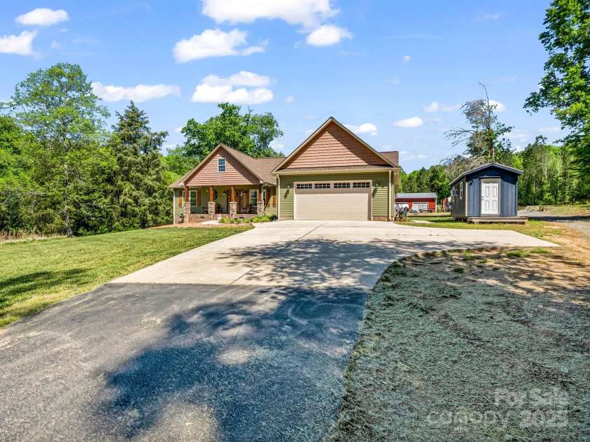 575 Hill Road, Lincolnton, NC 28092.  MLS# CAR4245469, YatesRealty ID 9024. 