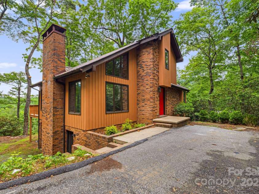 285 Fairway Loop, Burnsville, NC 28714.  MLS# CAR4271879, YatesRealty ID 903. 