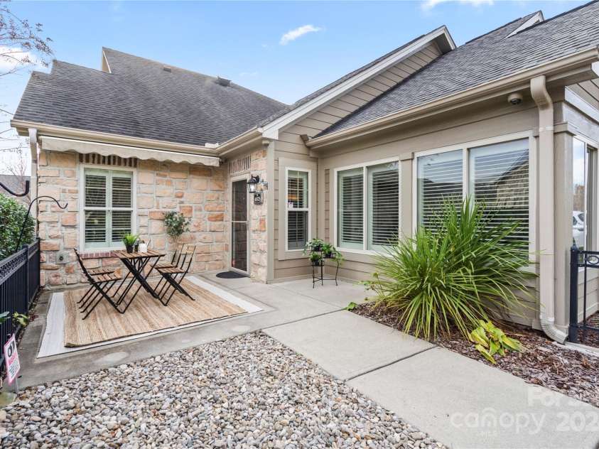 4875 Polo Gate Boulevard, Charlotte, NC 28216.  MLS# CAR4203380, YatesRealty ID 903. 