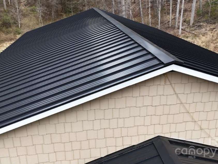 498 Coxes Creek Road, Burnsville, NC 28714.  MLS# CAR4322693, YatesRealty ID 903. 