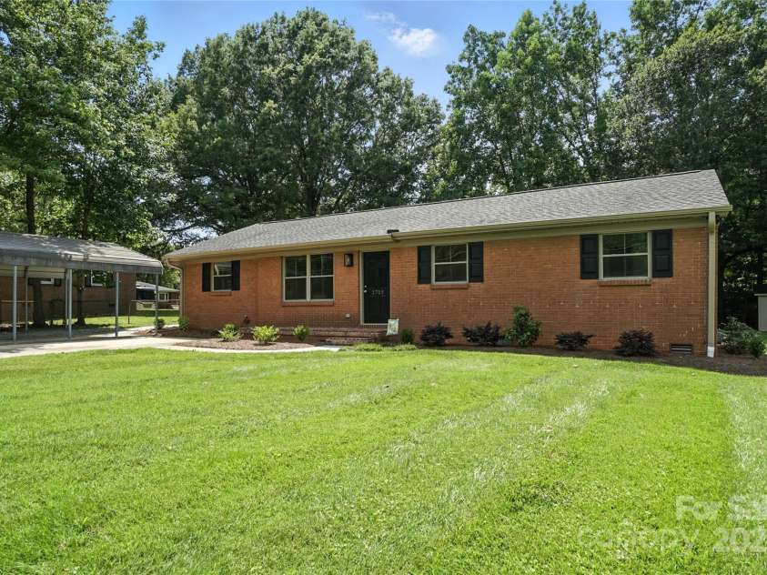 2705 Lowell Bethesda Road, Gastonia, NC 28056.  MLS# CAR4273014, YatesRealty ID 9031. 