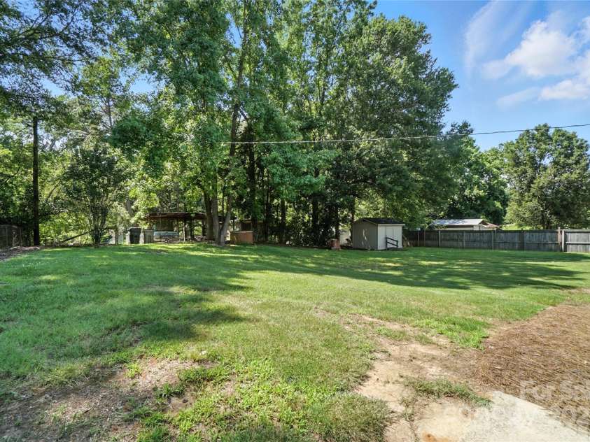 2705 Lowell Bethesda Road, Gastonia, NC 28056.  MLS# CAR4273014, YatesRealty ID 9031. 