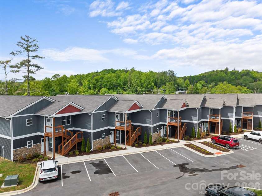 143 Carver Street, Brevard, NC 28712.  MLS# CAR4375520, YatesRealty ID 9032. 