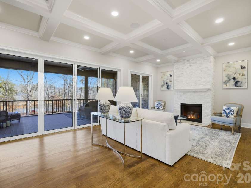 875 Starboard Reach None, Lexington, NC 27292.  MLS# CAR4329602, YatesRealty ID 9034. Lakeview Sitting Room