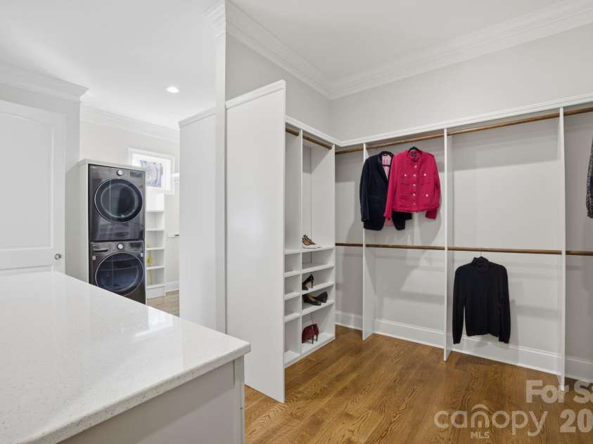 875 Starboard Reach None, Lexington, NC 27292.  MLS# CAR4329602, YatesRealty ID 9034. Primary Dressing Room + Private Laundry