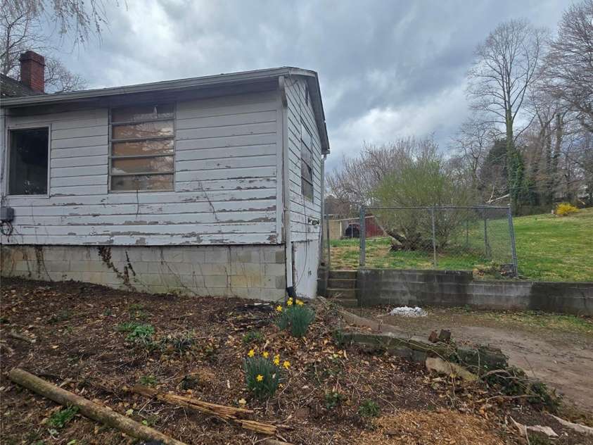 1628 Tunnel Road, Asheville, NC 28805.  MLS# CAR4235995, YatesRealty ID 9035. 