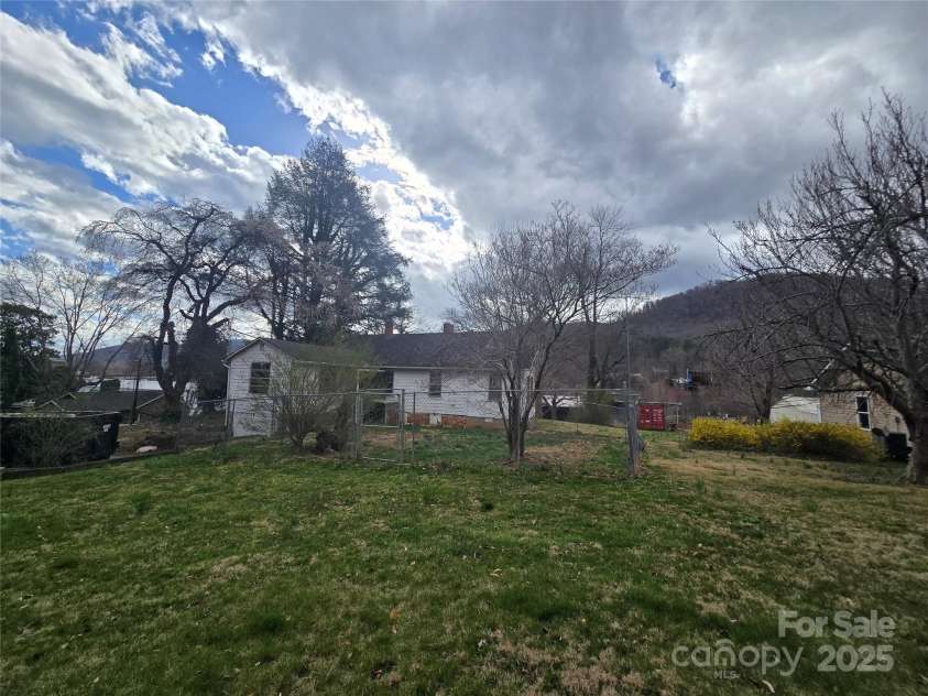 1628 Tunnel Road, Asheville, NC 28805.  MLS# CAR4235995, YatesRealty ID 9035. 