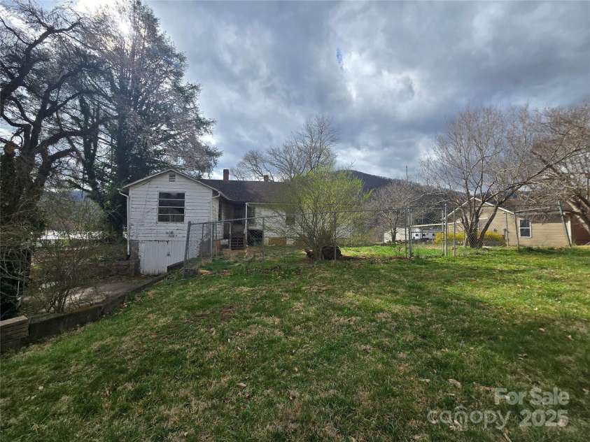 1628 Tunnel Road, Asheville, NC 28805.  MLS# CAR4235995, YatesRealty ID 9035. 