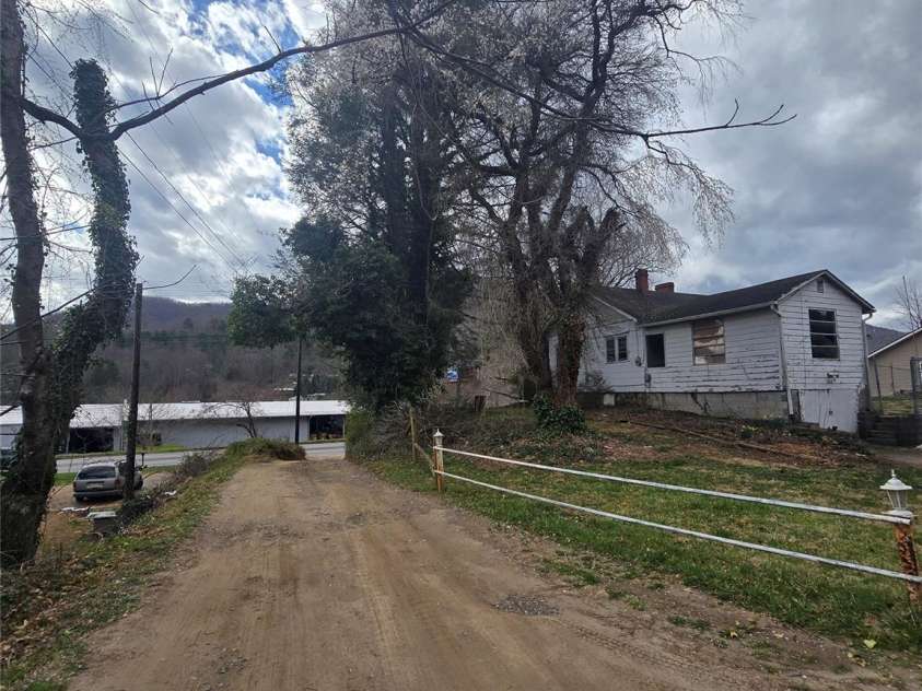 1628 Tunnel Road, Asheville, NC 28805.  MLS# CAR4235995, YatesRealty ID 9035. 