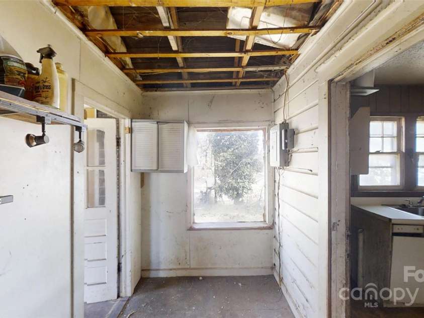 1628 Tunnel Road, Asheville, NC 28805.  MLS# CAR4235995, YatesRealty ID 9035. 