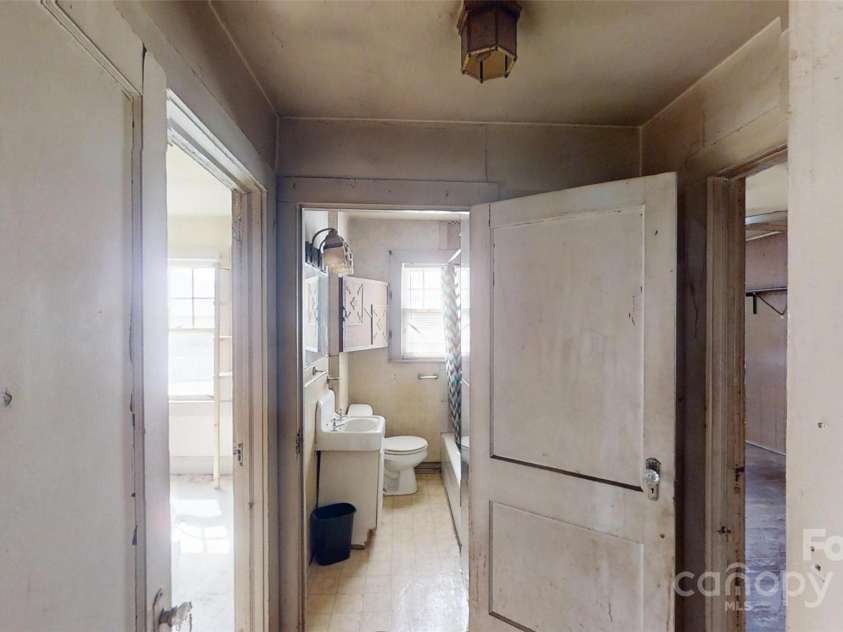 1628 Tunnel Road, Asheville, NC 28805.  MLS# CAR4235995, YatesRealty ID 9035. 