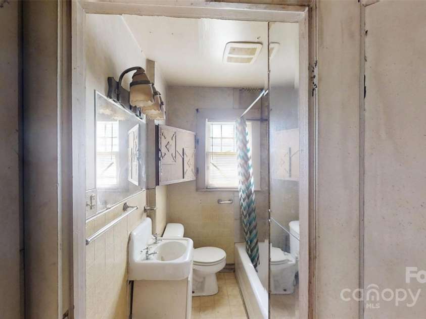 1628 Tunnel Road, Asheville, NC 28805.  MLS# CAR4235995, YatesRealty ID 9035. 