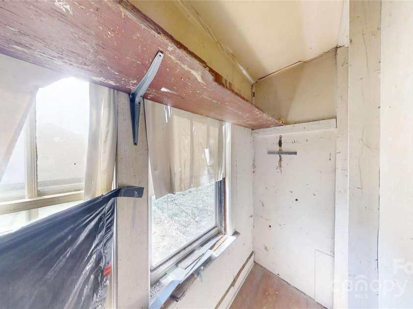 1628 Tunnel Road, Asheville, NC 28805.  MLS# CAR4235995, YatesRealty ID 9035. 