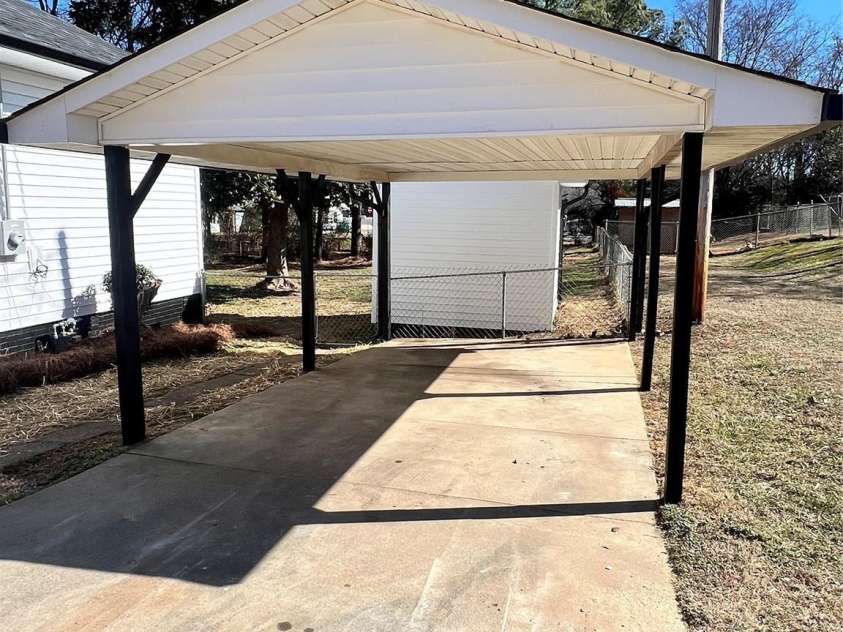 722 Austin Street, Albemarle, NC 28001.  MLS# CAR4343911, YatesRealty ID 9035. 
