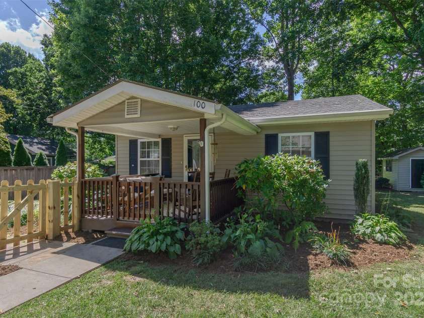 100 5th Street, Black Mountain, NC 28711.  MLS# CAR4249391, YatesRealty ID 9036. 