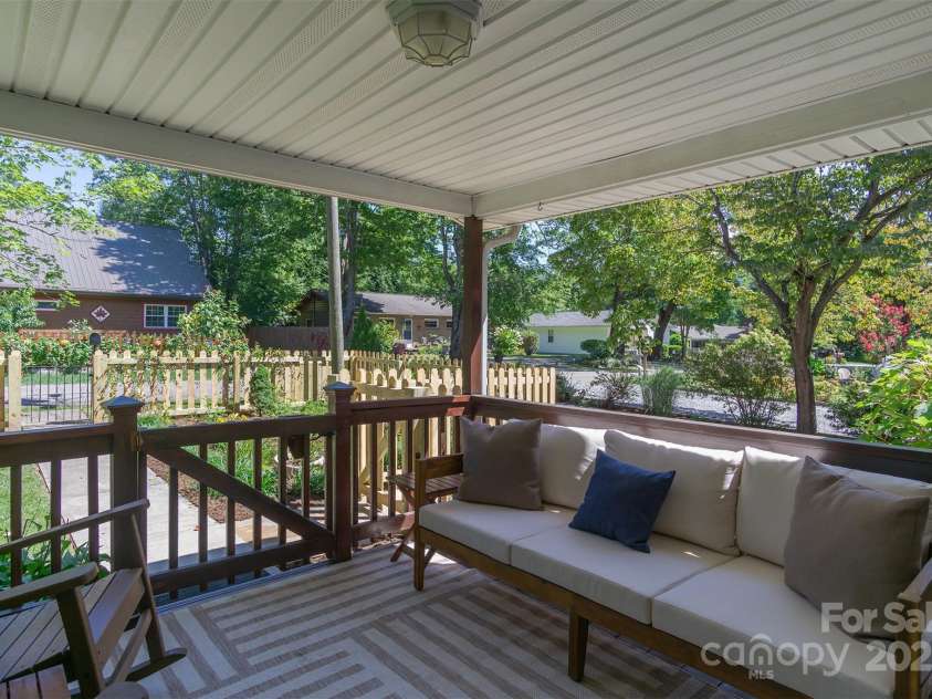 100 5th Street, Black Mountain, NC 28711.  MLS# CAR4249391, YatesRealty ID 9036. 