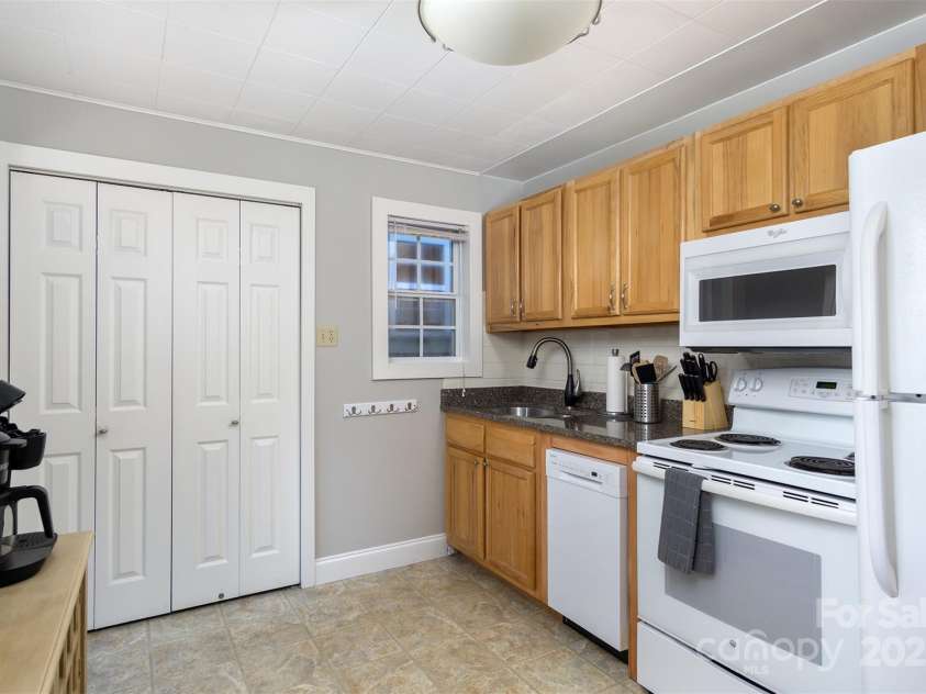 100 5th Street, Black Mountain, NC 28711.  MLS# CAR4249391, YatesRealty ID 9036. 