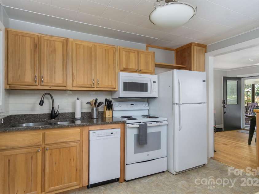100 5th Street, Black Mountain, NC 28711.  MLS# CAR4249391, YatesRealty ID 9036. 