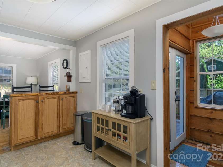100 5th Street, Black Mountain, NC 28711.  MLS# CAR4249391, YatesRealty ID 9036. 