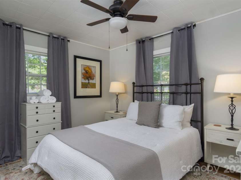 100 5th Street, Black Mountain, NC 28711.  MLS# CAR4249391, YatesRealty ID 9036. 