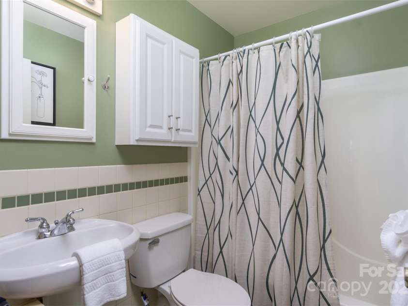 100 5th Street, Black Mountain, NC 28711.  MLS# CAR4249391, YatesRealty ID 9036. 