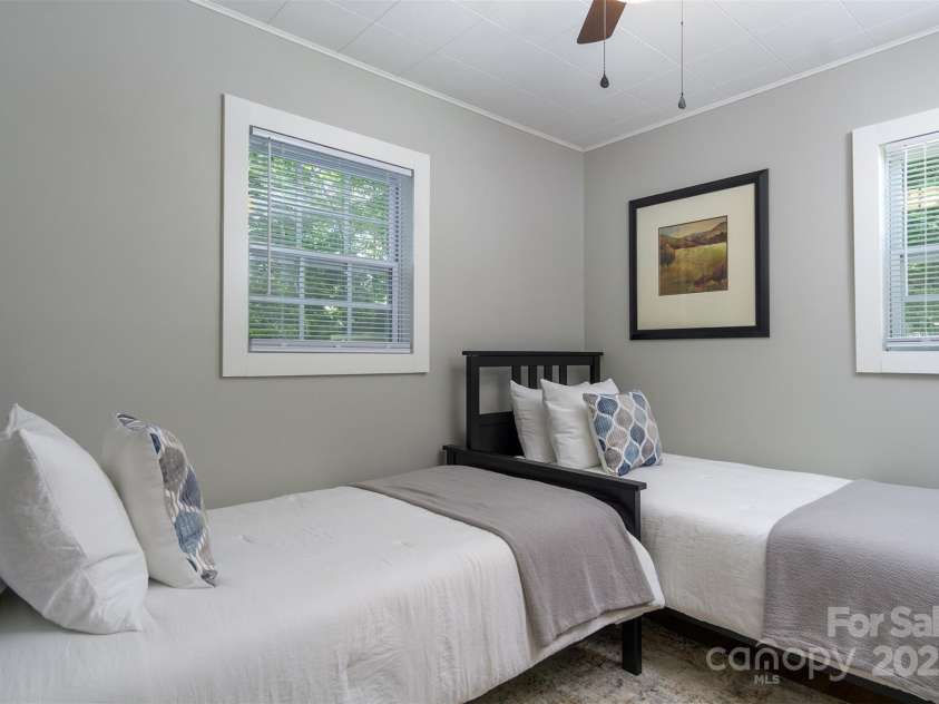 100 5th Street, Black Mountain, NC 28711.  MLS# CAR4249391, YatesRealty ID 9036. 