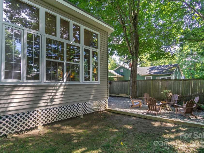 100 5th Street, Black Mountain, NC 28711.  MLS# CAR4249391, YatesRealty ID 9036. 