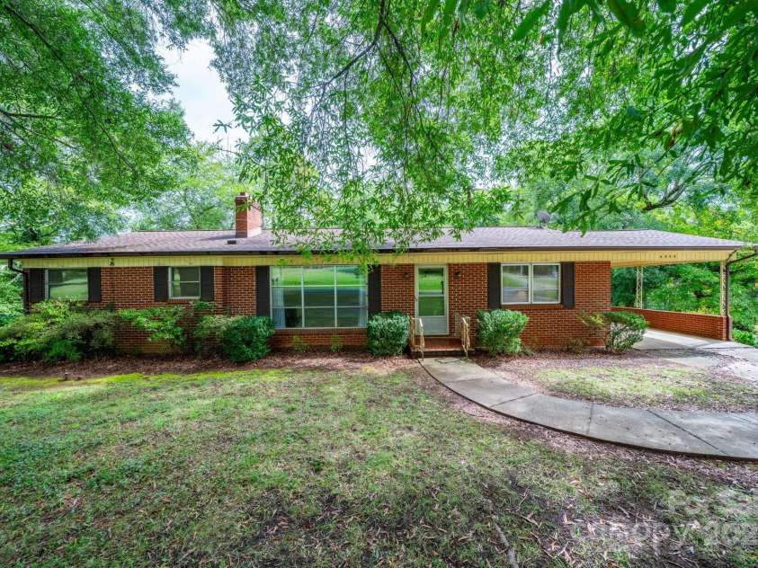 4955 Midway Sand Road, Hickory, NC 28601.  MLS# CAR4309064, YatesRealty ID 9037. 