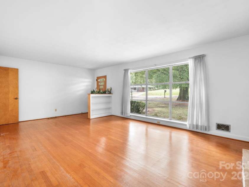 4955 Midway Sand Road, Hickory, NC 28601.  MLS# CAR4309064, YatesRealty ID 9037. 