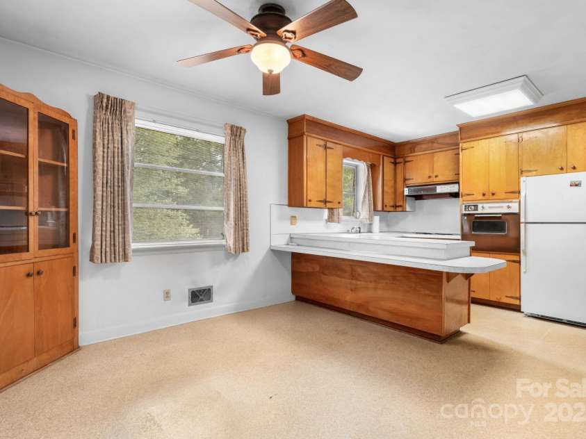 4955 Midway Sand Road, Hickory, NC 28601.  MLS# CAR4309064, YatesRealty ID 9037. 
