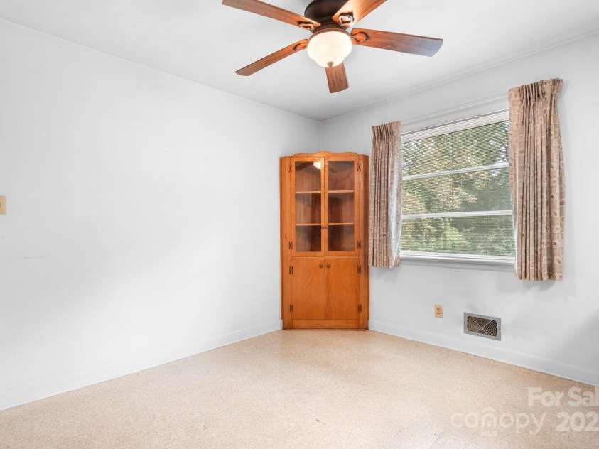 4955 Midway Sand Road, Hickory, NC 28601.  MLS# CAR4309064, YatesRealty ID 9037. 