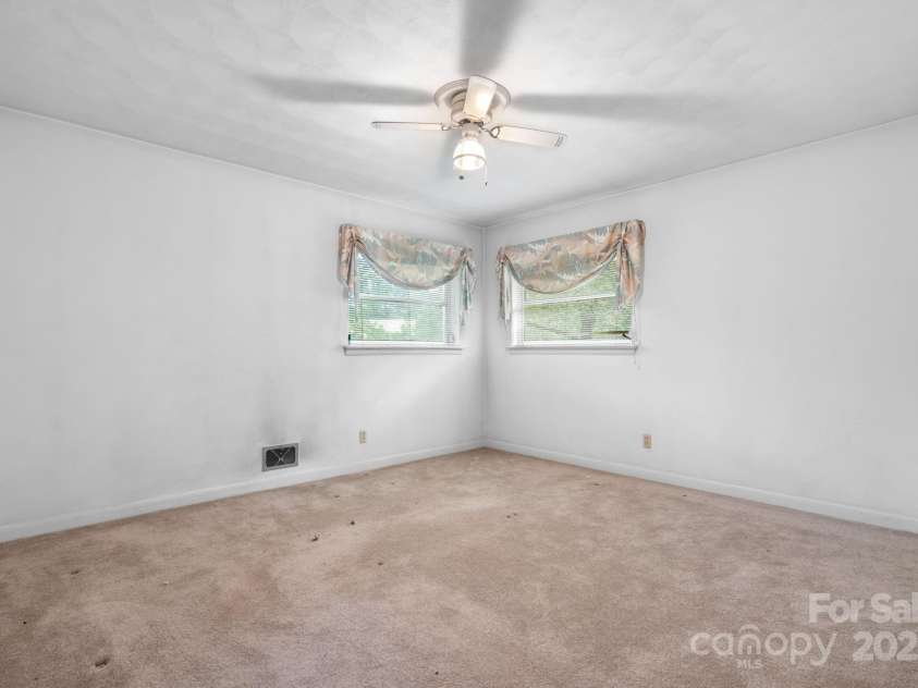 4955 Midway Sand Road, Hickory, NC 28601.  MLS# CAR4309064, YatesRealty ID 9037. 