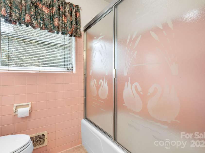 4955 Midway Sand Road, Hickory, NC 28601.  MLS# CAR4309064, YatesRealty ID 9037. 