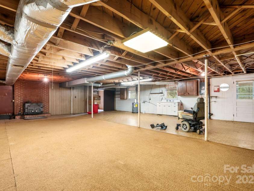 4955 Midway Sand Road, Hickory, NC 28601.  MLS# CAR4309064, YatesRealty ID 9037. 