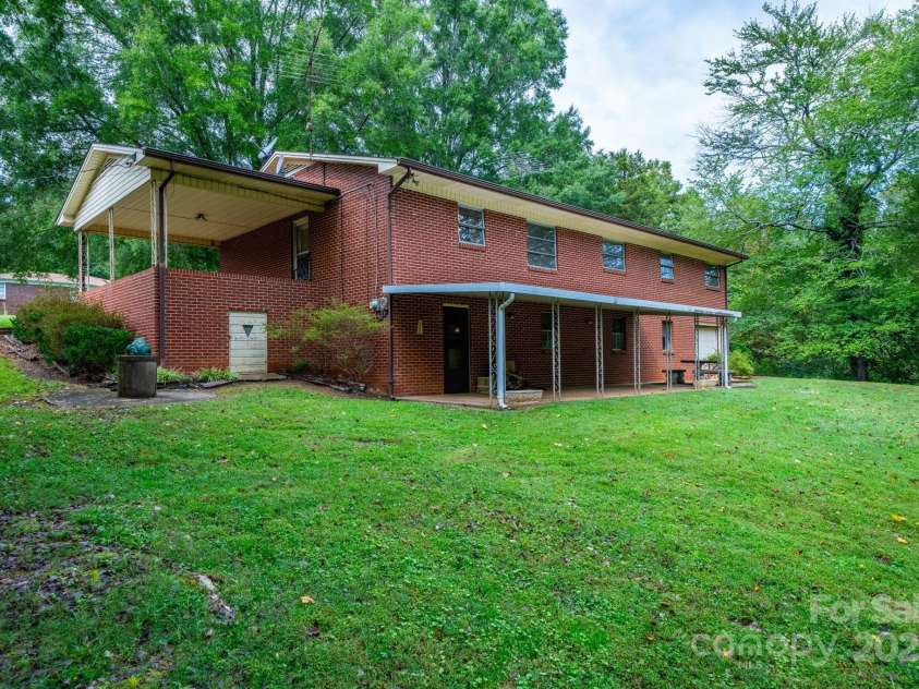 4955 Midway Sand Road, Hickory, NC 28601.  MLS# CAR4309064, YatesRealty ID 9037. 