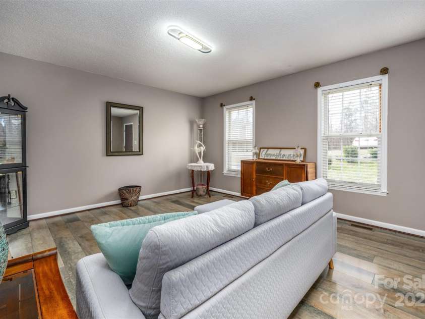 166 Rosalind Lane, Statesville, NC 28677.  MLS# CAR4114353, YatesRealty ID 9038. Living Room