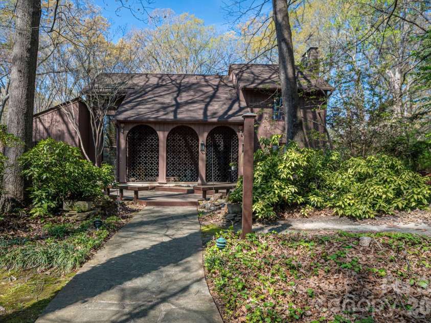 1432 Laurel Lane, Gastonia, NC 28054.  MLS# CAR4358971, YatesRealty ID 9039. 