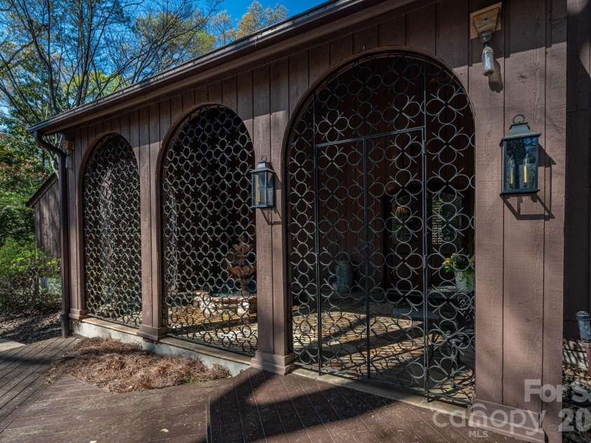 1432 Laurel Lane, Gastonia, NC 28054.  MLS# CAR4358971, YatesRealty ID 9039. 