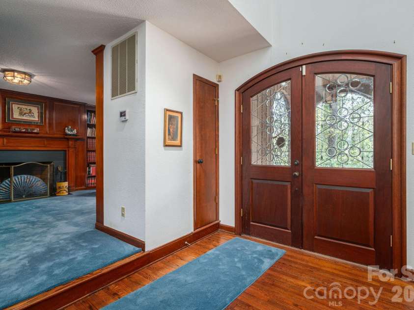 1432 Laurel Lane, Gastonia, NC 28054.  MLS# CAR4358971, YatesRealty ID 9039. 