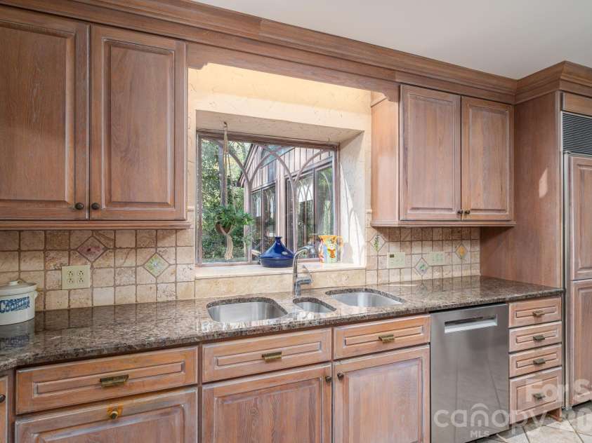 1432 Laurel Lane, Gastonia, NC 28054.  MLS# CAR4358971, YatesRealty ID 9039. 