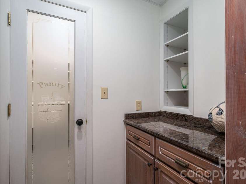 1432 Laurel Lane, Gastonia, NC 28054.  MLS# CAR4358971, YatesRealty ID 9039. 