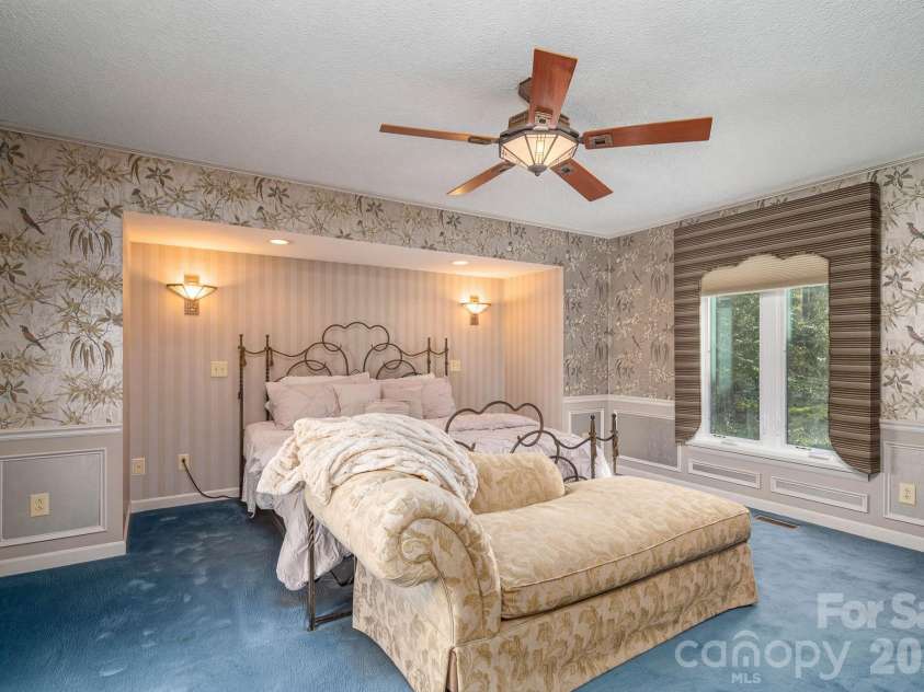 1432 Laurel Lane, Gastonia, NC 28054.  MLS# CAR4358971, YatesRealty ID 9039. 
