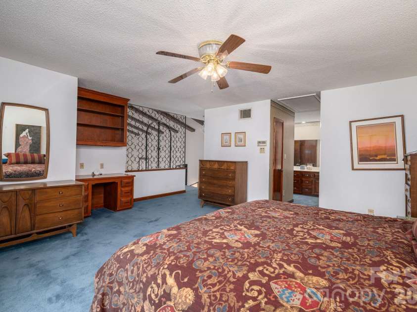 1432 Laurel Lane, Gastonia, NC 28054.  MLS# CAR4358971, YatesRealty ID 9039. 