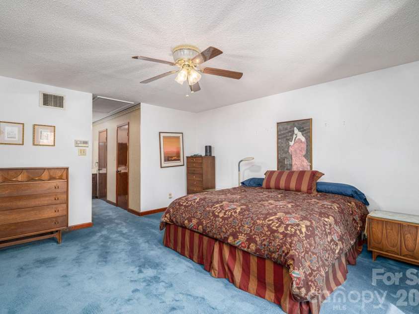 1432 Laurel Lane, Gastonia, NC 28054.  MLS# CAR4358971, YatesRealty ID 9039. 