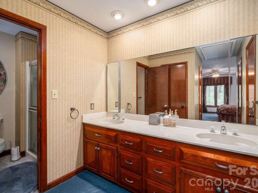 1432 Laurel Lane, Gastonia, NC 28054.  MLS# CAR4358971, YatesRealty ID 9039. 