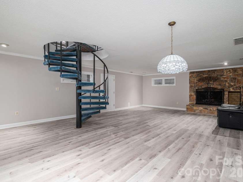 1432 Laurel Lane, Gastonia, NC 28054.  MLS# CAR4358971, YatesRealty ID 9039. 
