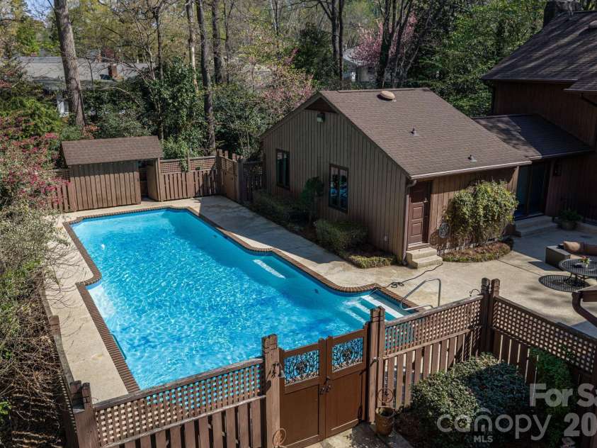 1432 Laurel Lane, Gastonia, NC 28054.  MLS# CAR4358971, YatesRealty ID 9039. 